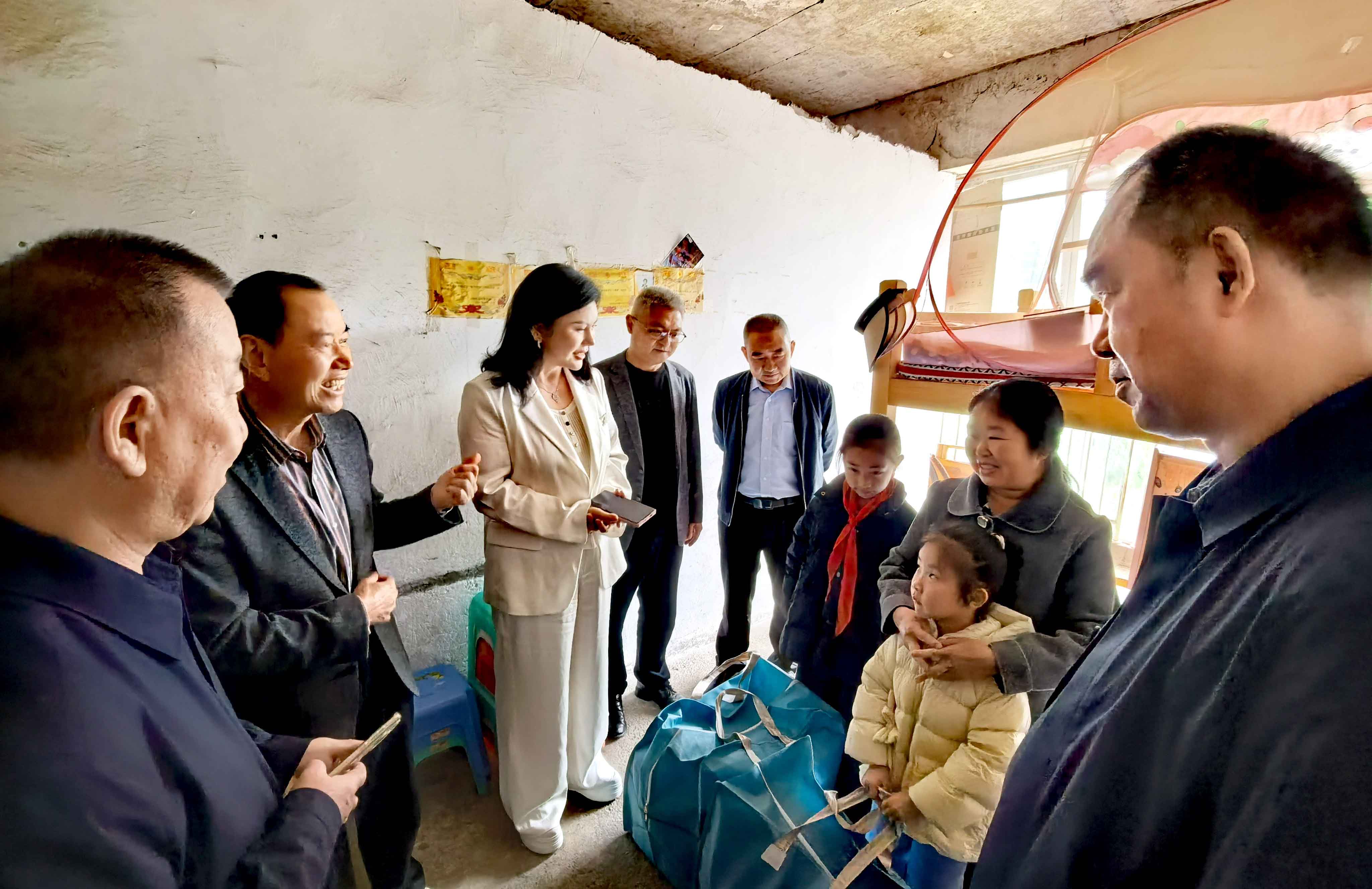 重庆市地坪工程技术协会赴云开展助学走访调研活动